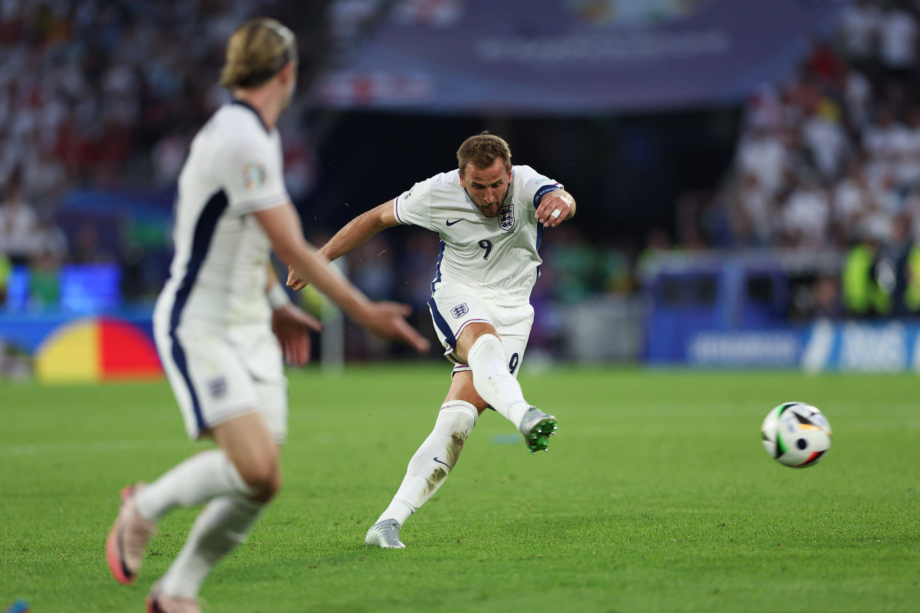 9you娱乐-包含英格兰队表现抢眼,稳步前进欧锦赛路的词条