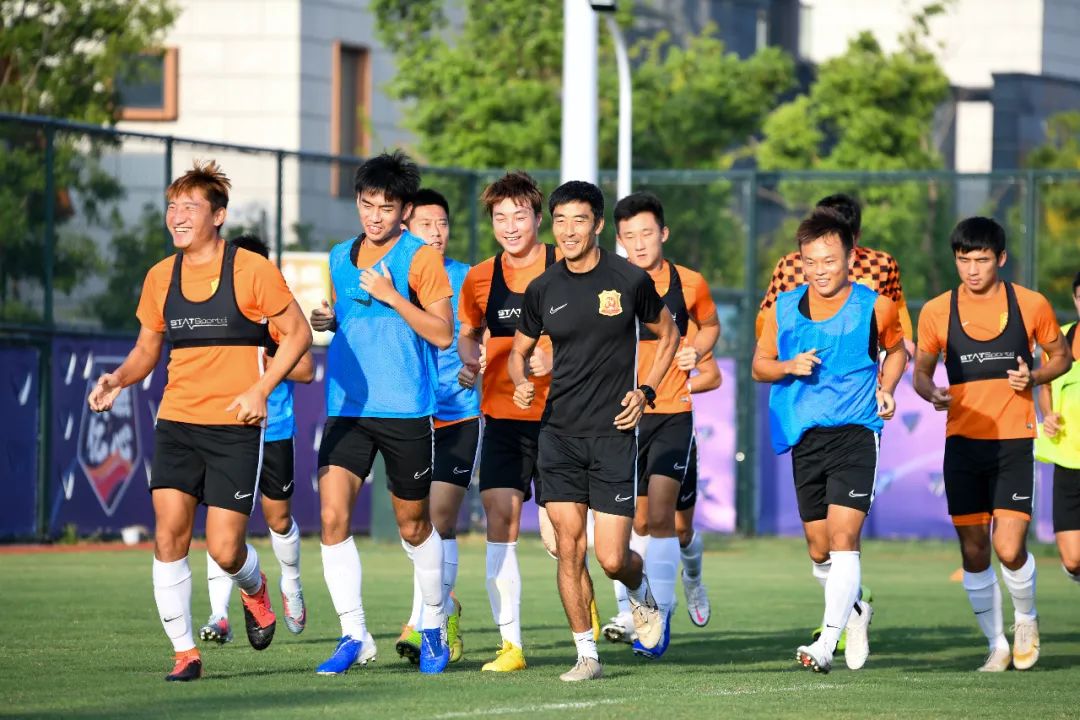 华夏幸福球员伤愈复出，球队士气高涨