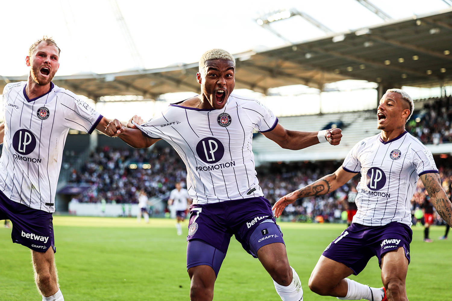 九游游戏-摩纳哥在法国联赛中扬起旗帜,驰骋赛场