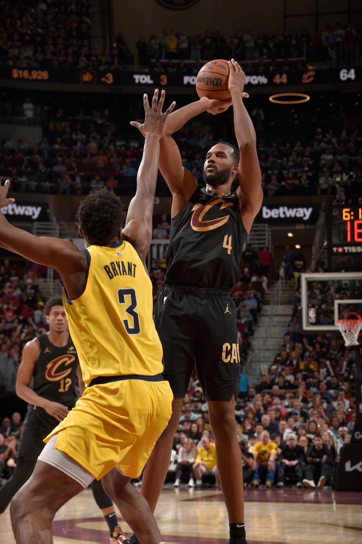 关于人队成功晋级东部决赛,球迷热情庆祝的信息 关于人队成功晋级东部决赛,球迷热情庆祝的信息