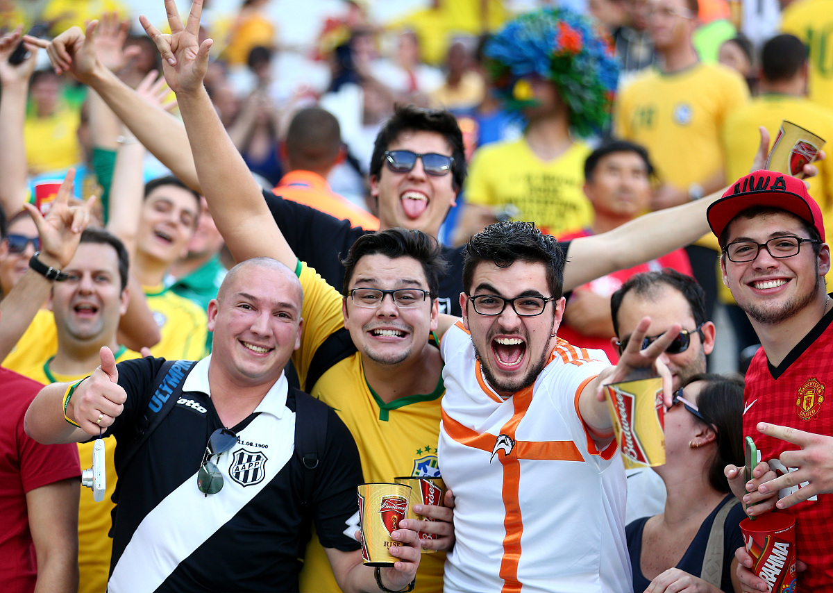 九游游戏-关于亚洲赛事引发球迷热情,场外气氛热闹非凡的信息