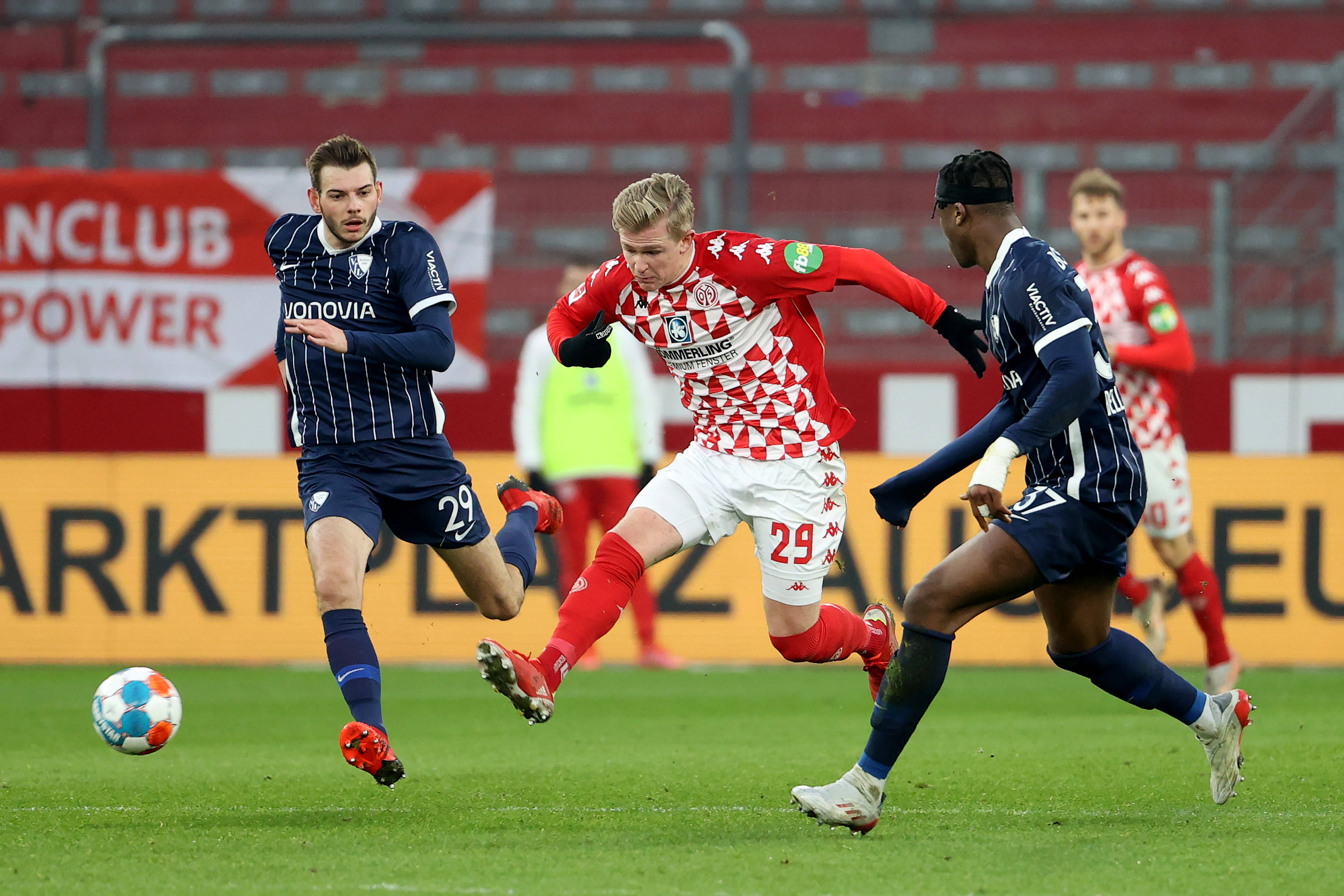 包含福尔图纳茨与RB莱比锡大比分输球的词条