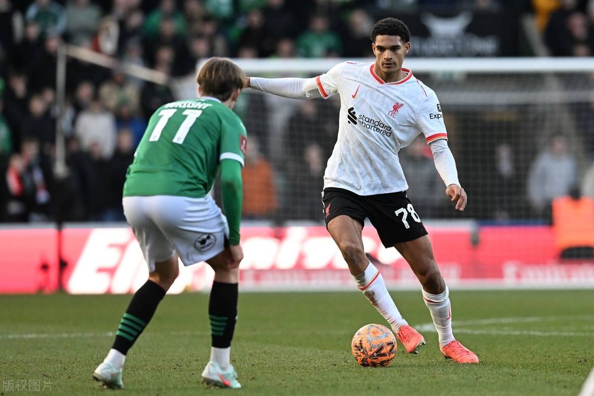 九游娱乐-利物浦中场球员意外受伤,下场比赛存疑