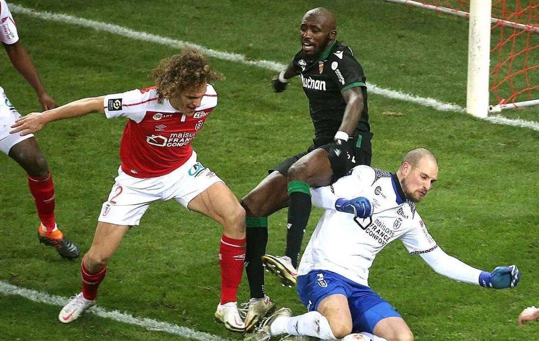 奥赛纳队客场惨败,法甲保级任务重的简单介绍 奥赛纳队客场惨败,法甲保级任务重的简单介绍