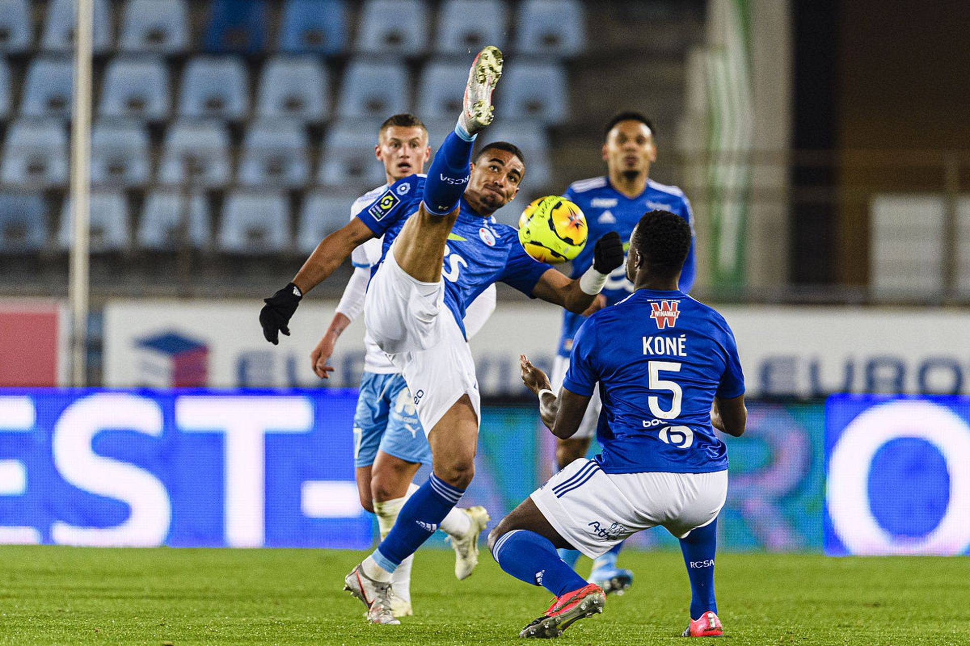 莱切斯特城客场绝杀,暂时领跑积分榜的简单介绍 莱切斯特城客场绝杀,暂时领跑积分榜的简单介绍