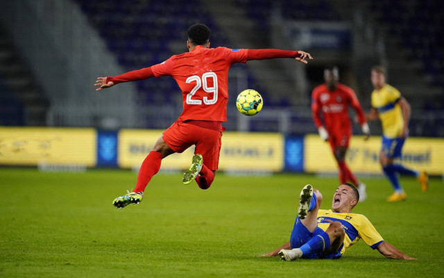 布拉格斯拉维亚主场惨败阿贾克斯,小组出线形势严峻 布拉格斯拉维亚主场惨败阿贾克斯,小组出线形势严峻