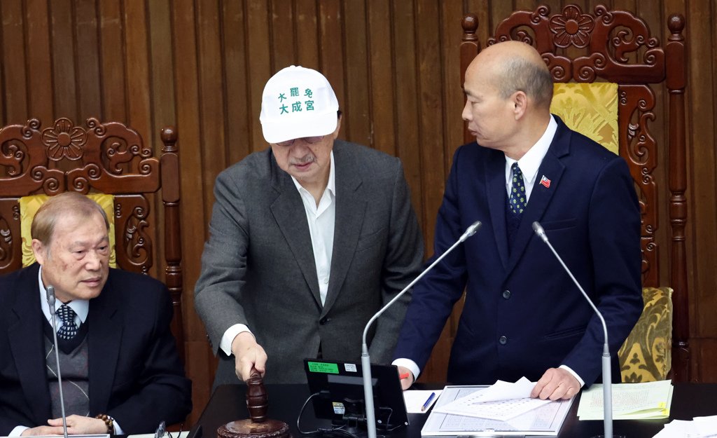 九游APP-世界足坛豪门对决，火药味十足