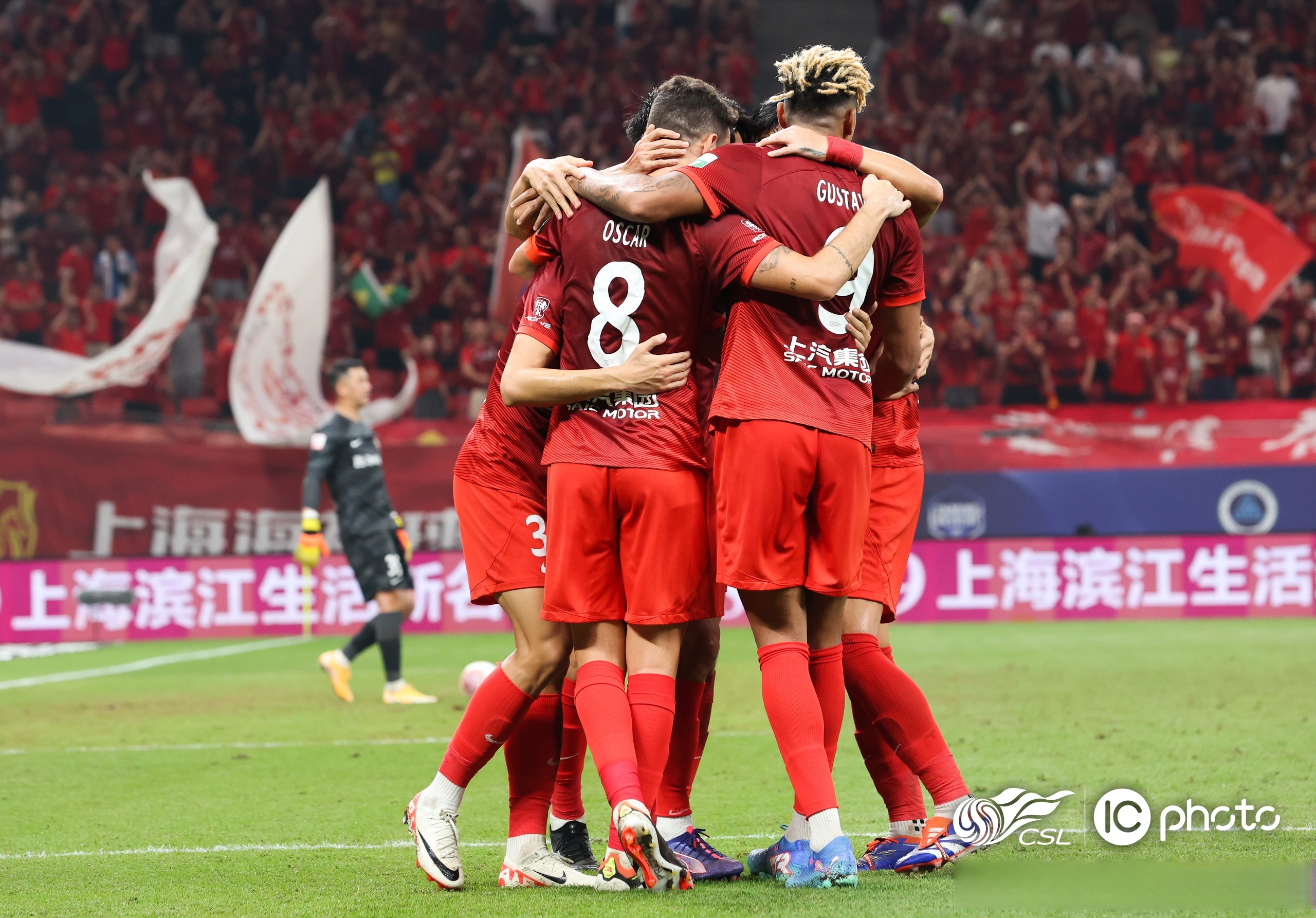 国内足球联赛上演悬念丛生的比赛场面 国内足球联赛上演悬念丛生的比赛场面