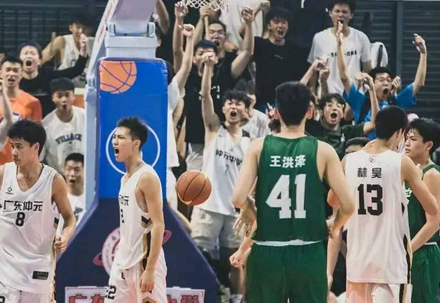 九游体育平台-湖南男篮大比分获胜,气势如虹