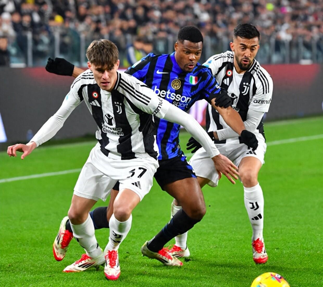 意甲劲旅米兰尤文争雄比赛将对决狂风暴雨