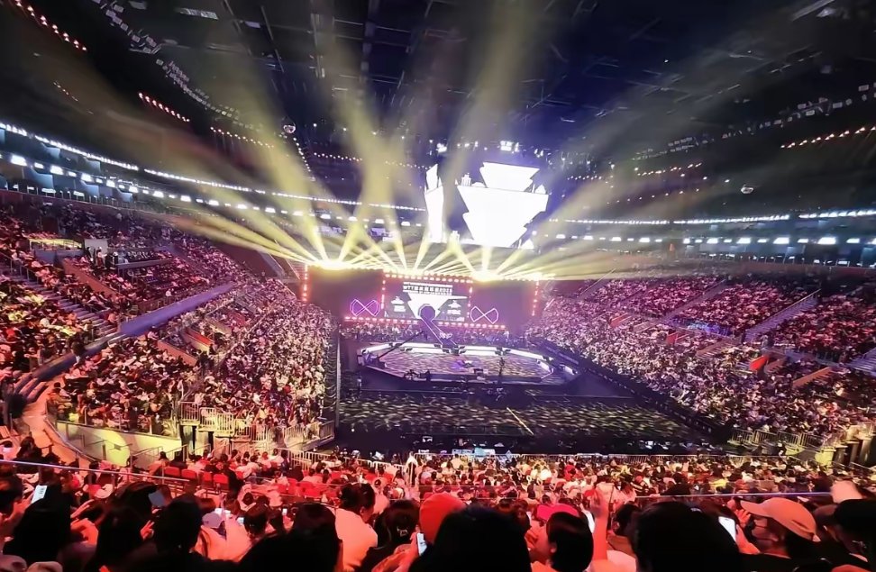 比赛现场的气氛火爆异常,观众们激情高涨的简单介绍 比赛现场的气氛火爆异常,观众们激情高涨的简单介绍