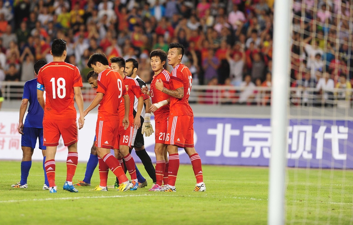 球员们在最新的比赛中展现出了顽强的拼搏精神 球员们在最新的比赛中展现出了顽强的拼搏精神