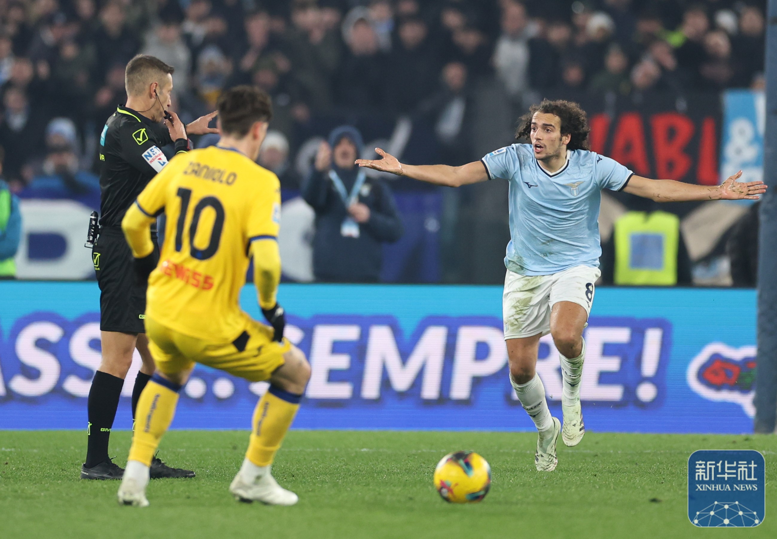 九游娱乐入口-球员们拼尽全力,力争最终胜利