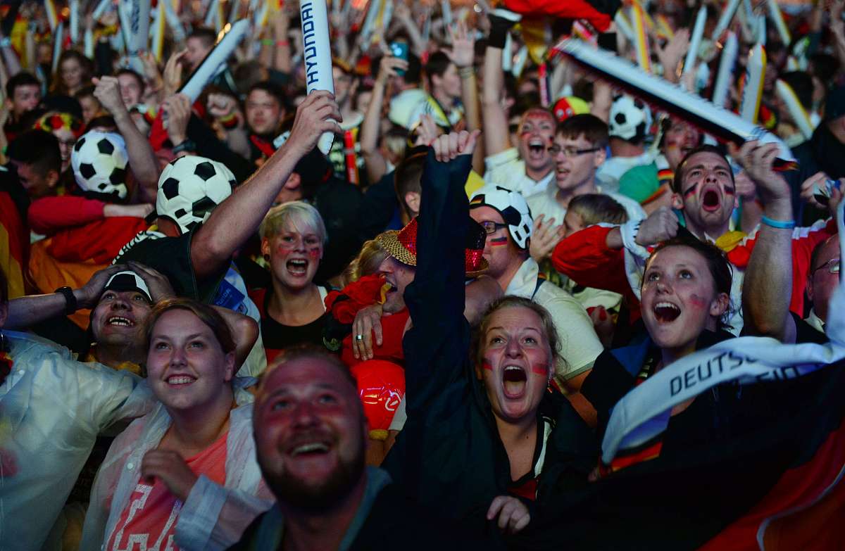 球员们拼尽全力,力争最终胜利 球员们拼尽全力,力争最终胜利