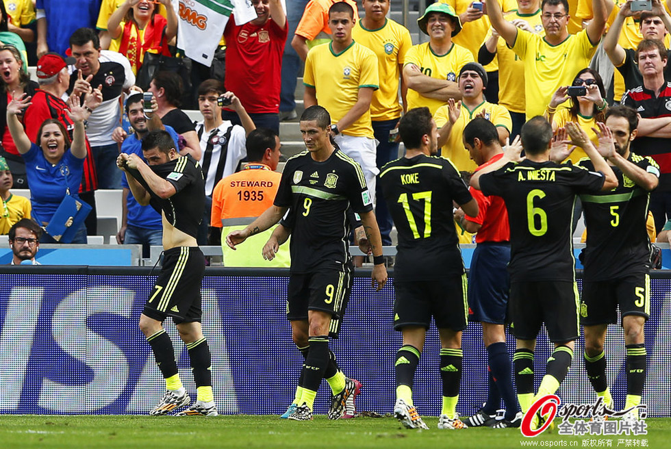 九游APP-西班牙队大胜对手,稳固小组头名位置