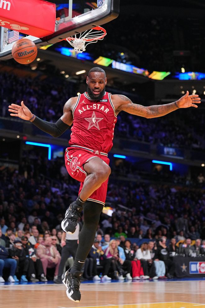 九游娱乐官方-NBA明星赛:詹姆斯再次当选最有价值球员