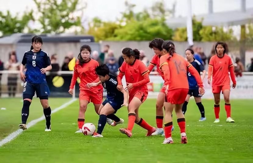 俄罗斯女足队在比赛中勇猛抗争的简单介绍 俄罗斯女足队在比赛中勇猛抗争的简单介绍