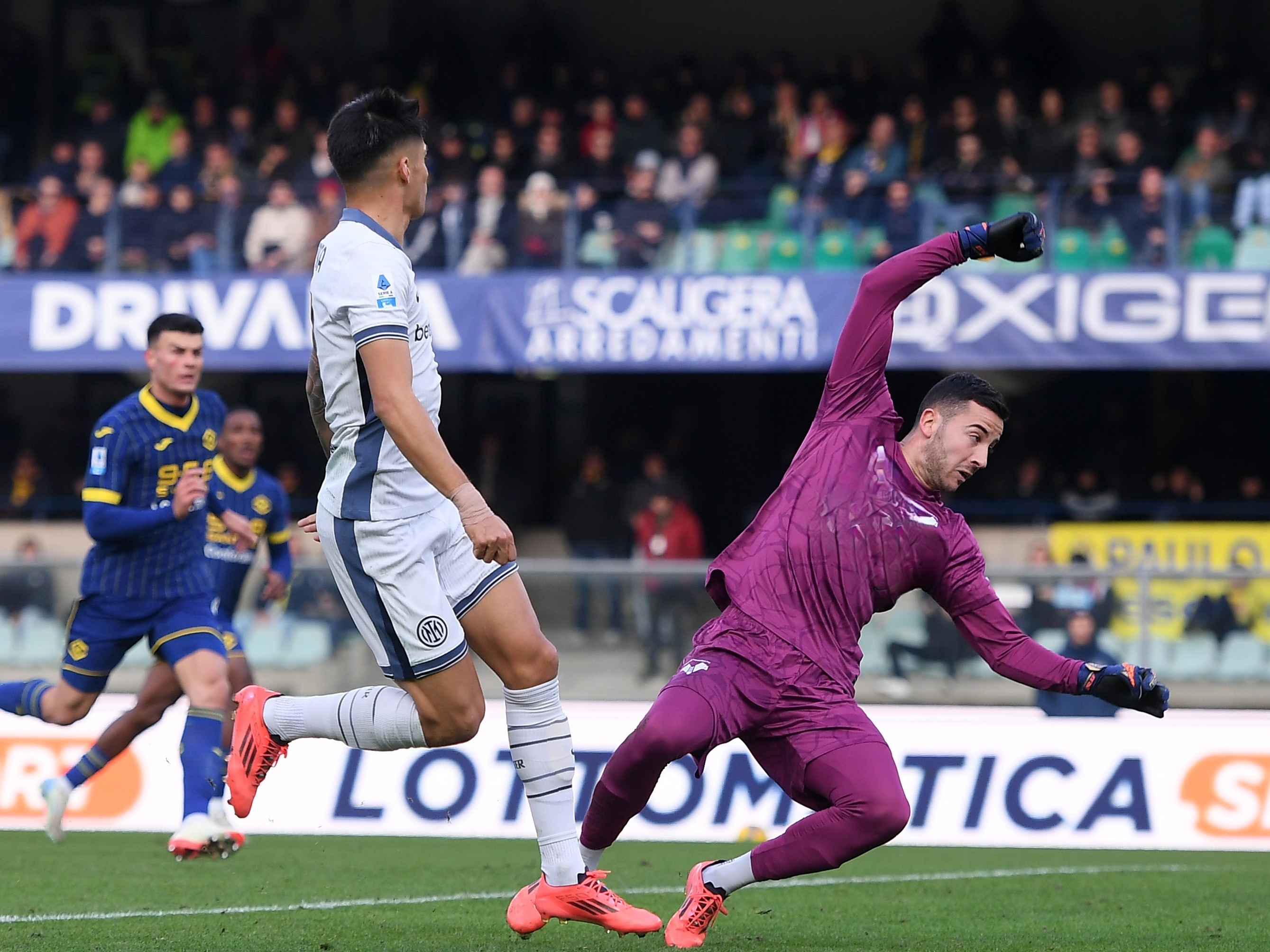 九游娱乐官方网站-包含维罗纳客场逼平乌迪内斯,保级形势不容乐观的词条