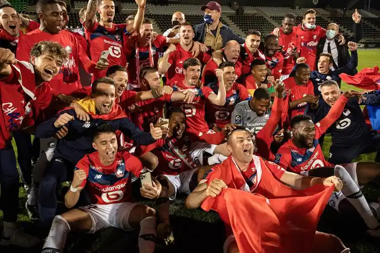 九游APP-包含欧冠资格赛关键之战,豪强实力较量的词条