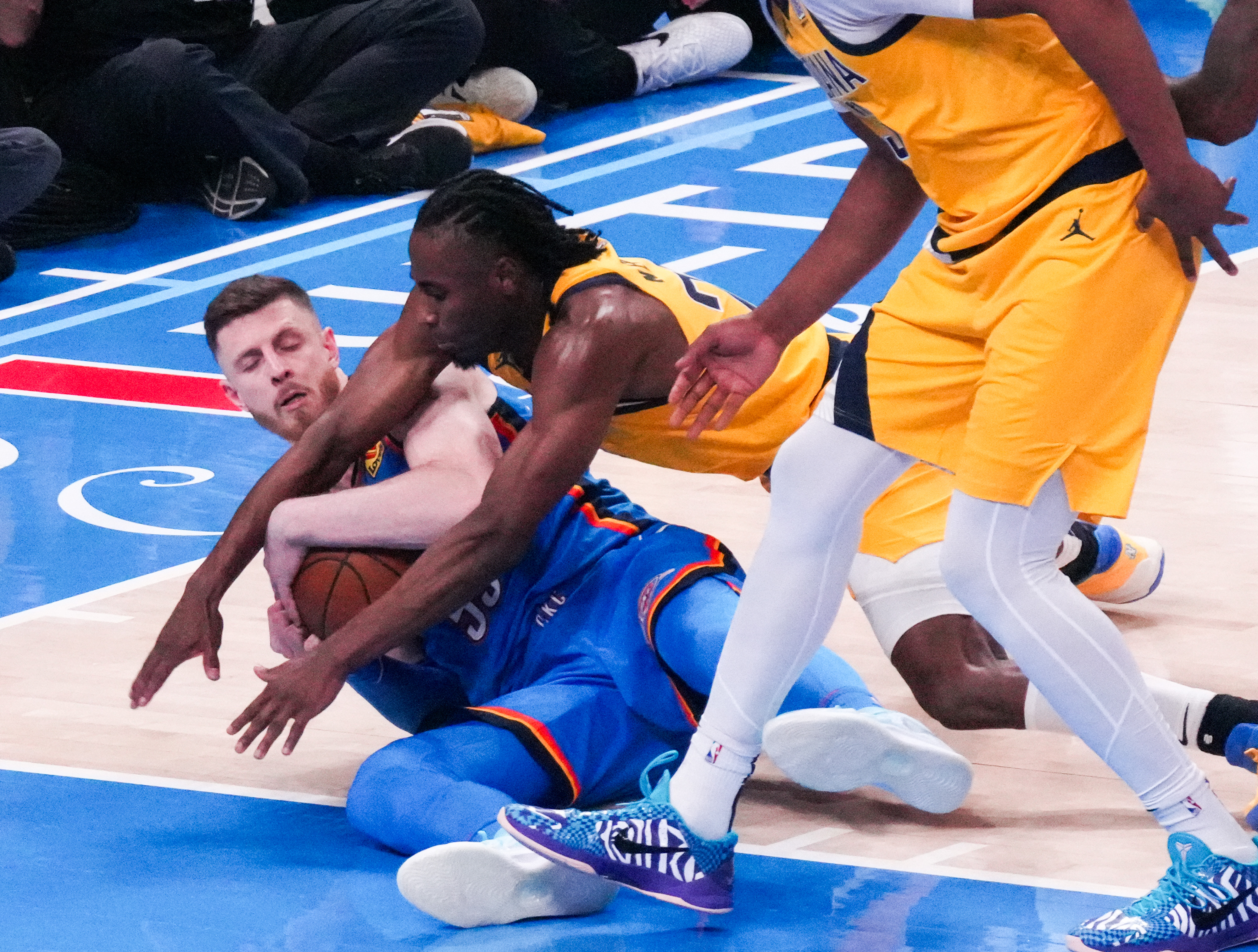 九游娱乐官方-NBA球星在比赛中扮演关键角色,帮助球队取胜