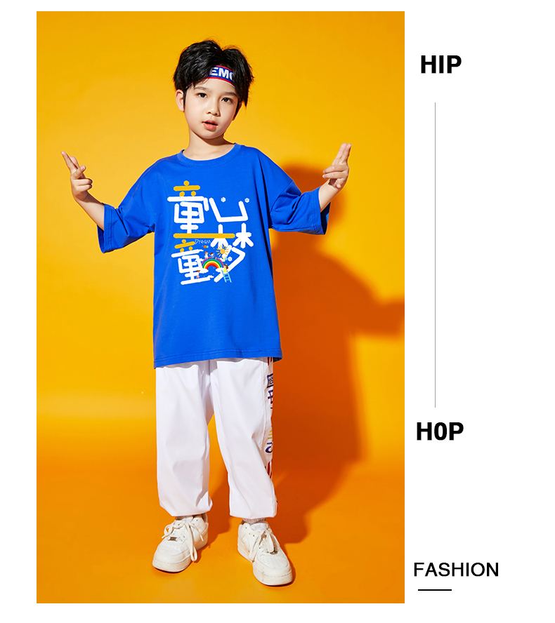 球星身穿统一短裤,拼合唱团表演精彩的简单介绍 球星身穿统一短裤,拼合唱团表演精彩的简单介绍