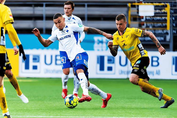 雷加利斯主场取胜,豪取三分 雷加利斯主场取胜,豪取三分