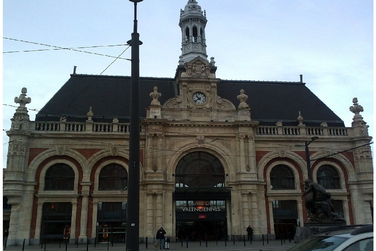 九游官网-包含瓦朗谢纳主场遭遇马赛逆转,遭遇两连败的词条