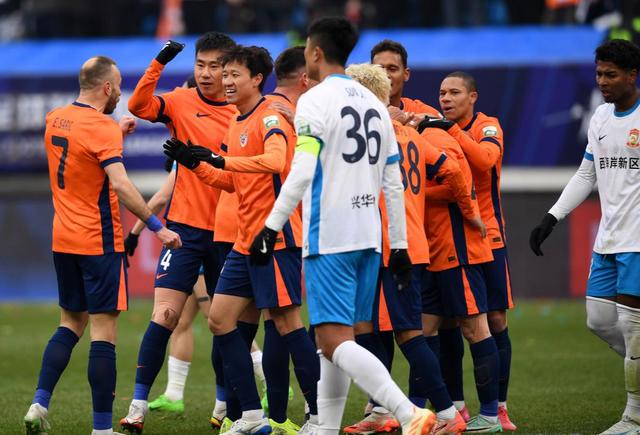 九游娱乐-足球比赛上演角逐,双方势均力敌的简单介绍