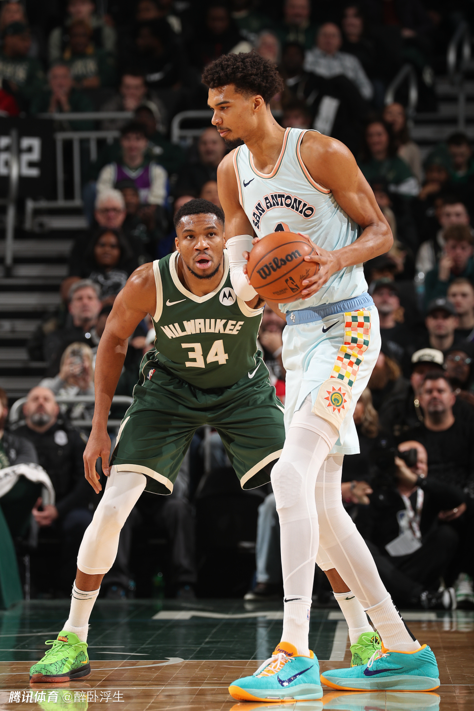 马刺被雄鹿击败,遭受失败 马刺被雄鹿击败,遭受失败