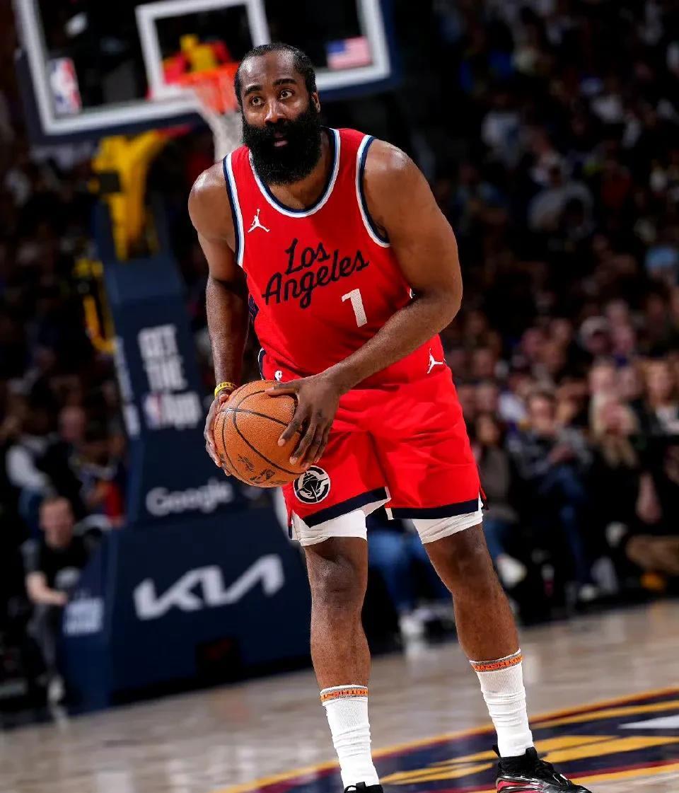 快船战胜开拓者,莱昂纳德独得30分 快船战胜开拓者,莱昂纳德独得30分