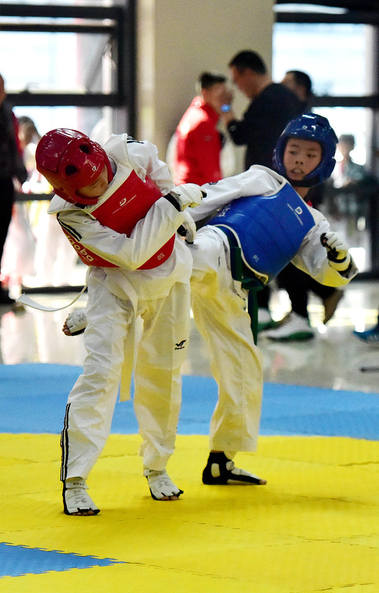 跆拳道选手成功晋级半决赛,期待更好发挥 跆拳道选手成功晋级半决赛,期待更好发挥