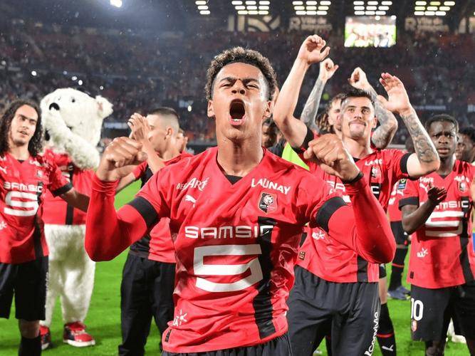 雷恩队在比赛中表现出强大的实力 雷恩队在比赛中表现出强大的实力